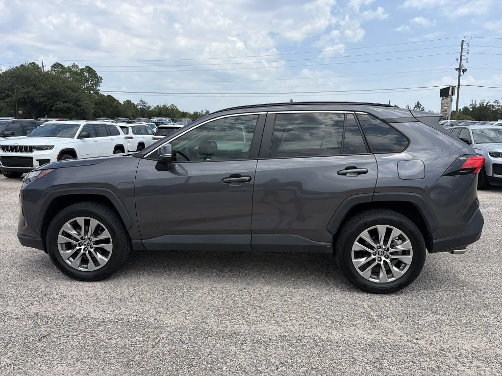 Used 2022 Gray Toyota XLE Premium image 3