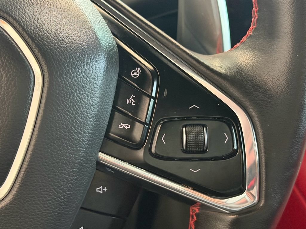 Used 2022 Gray Chevrolet Stingray image 23