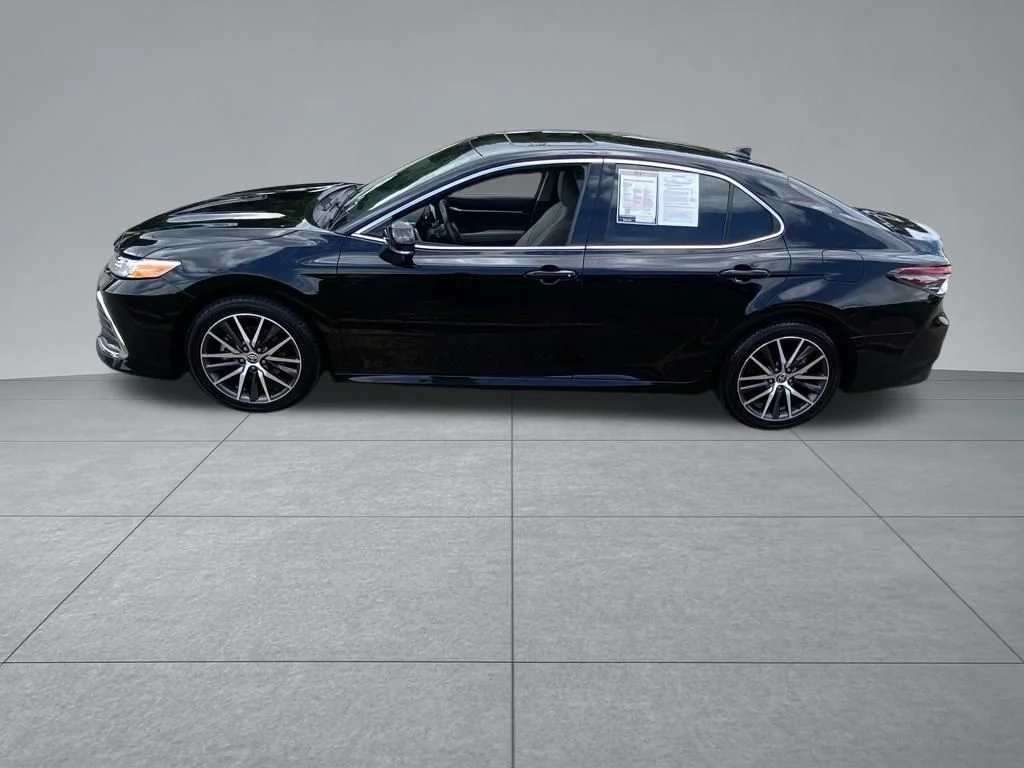 Used 2022 Black Toyota XLE image 4