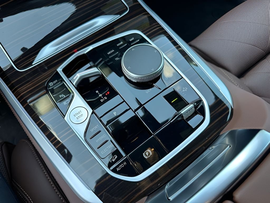 New 2026 Black Sapphire Metallic BMW xDrive50e image 18