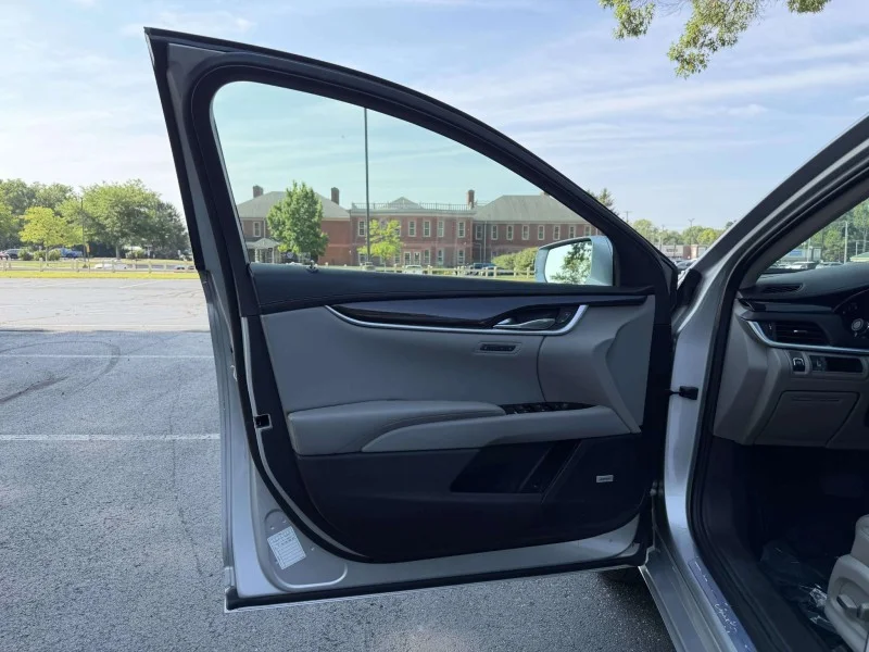 Used 2017 Silver Cadillac Luxury image 17