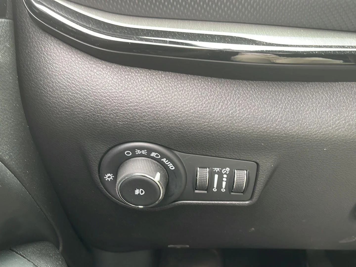 Used 2025 Bright White Clearcoat Jeep Trailhawk image 13