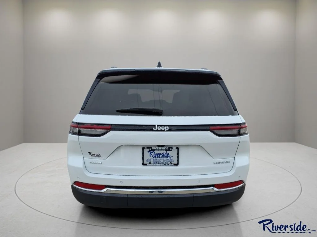 New 2025 Bright White Clear-Coat Exterior Paint Jeep  image 2