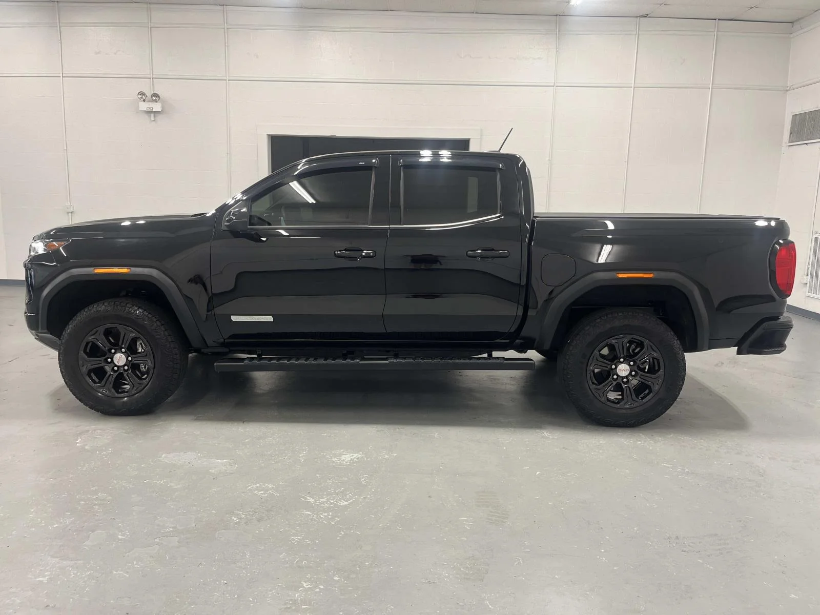 Certified Used 2024 Onyx Black GMC Elevation image 5