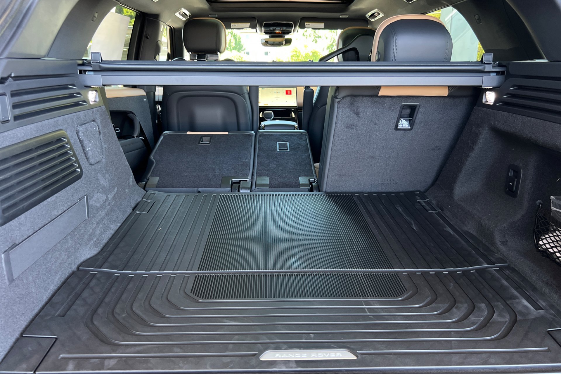 New 2026 Varesine Blue Land Rover Dynamic SE image 14