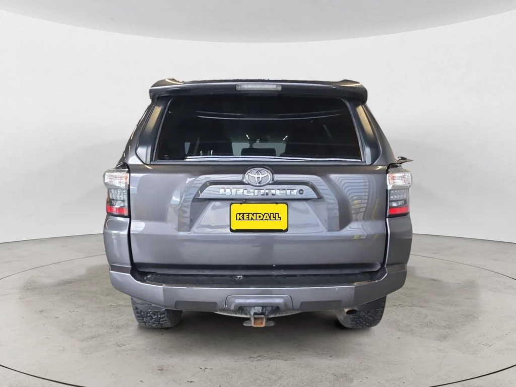 Used 2018 Gray Toyota SR5 image 6