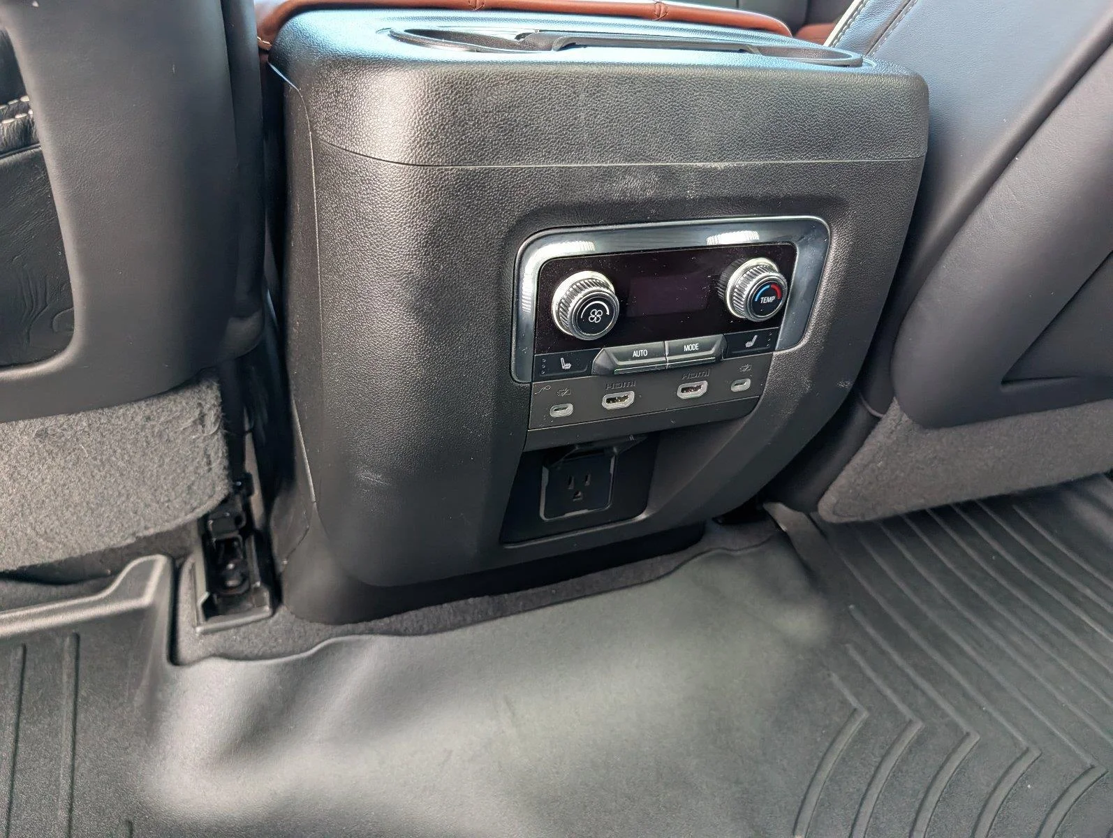 Certified Used 2023 TITANIUM RUSH METALLIC GMC Denali Ultimate image 30