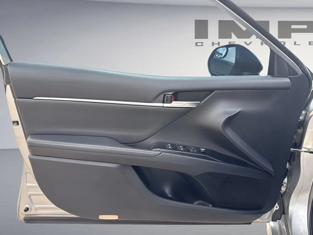 Used 2019  Toyota XSE image 27