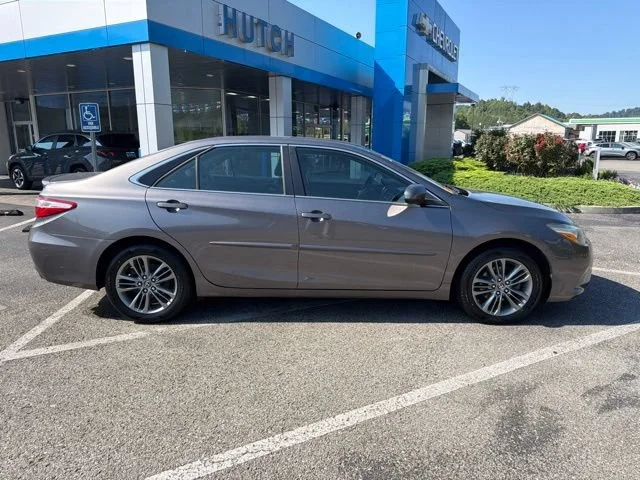 Used 2017 Gray Toyota XLE image 9