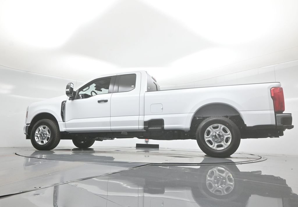 New 2026 Oxford White Ford XLT image 47