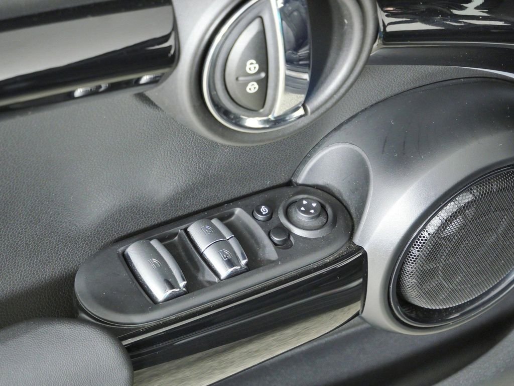 Used 2024  MINI Iconic image 33