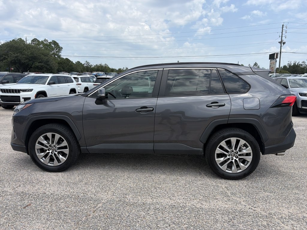 Used 2022 Gray Toyota XLE Premium image 3
