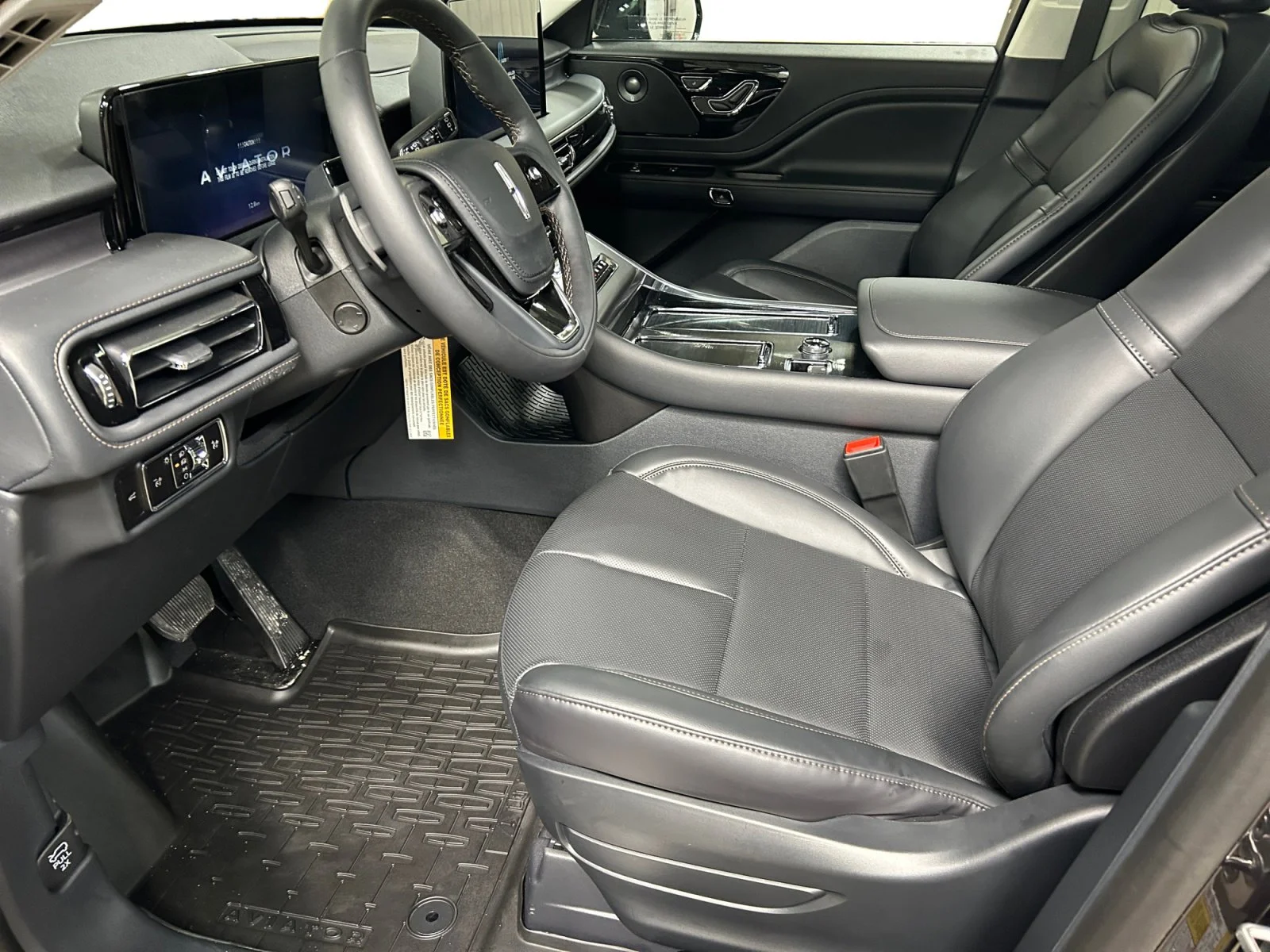 New 2026 Infinite Black Metallic Clearcoat Lincoln Premiere image 14