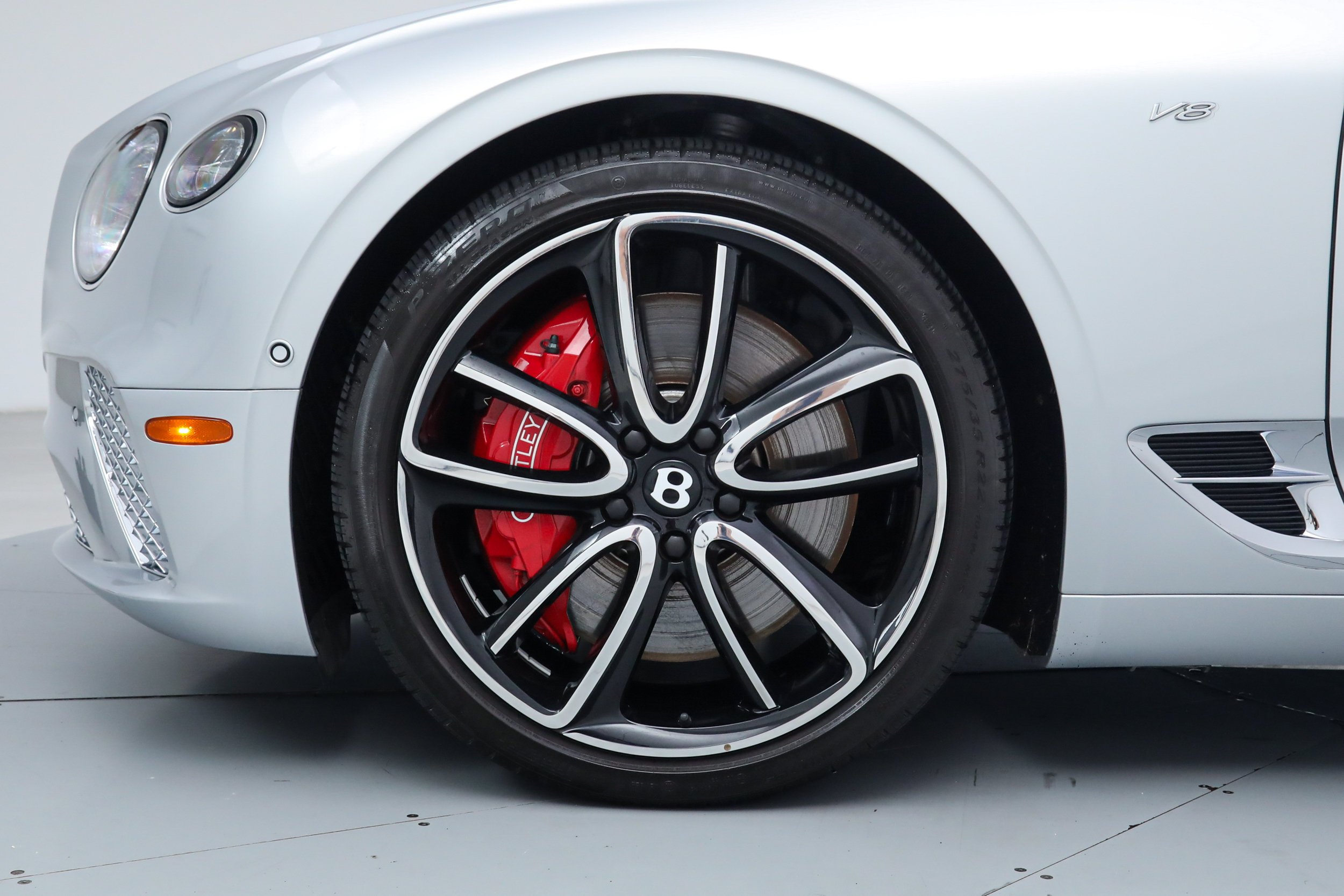 Used 2022 Silver Bentley  image 38