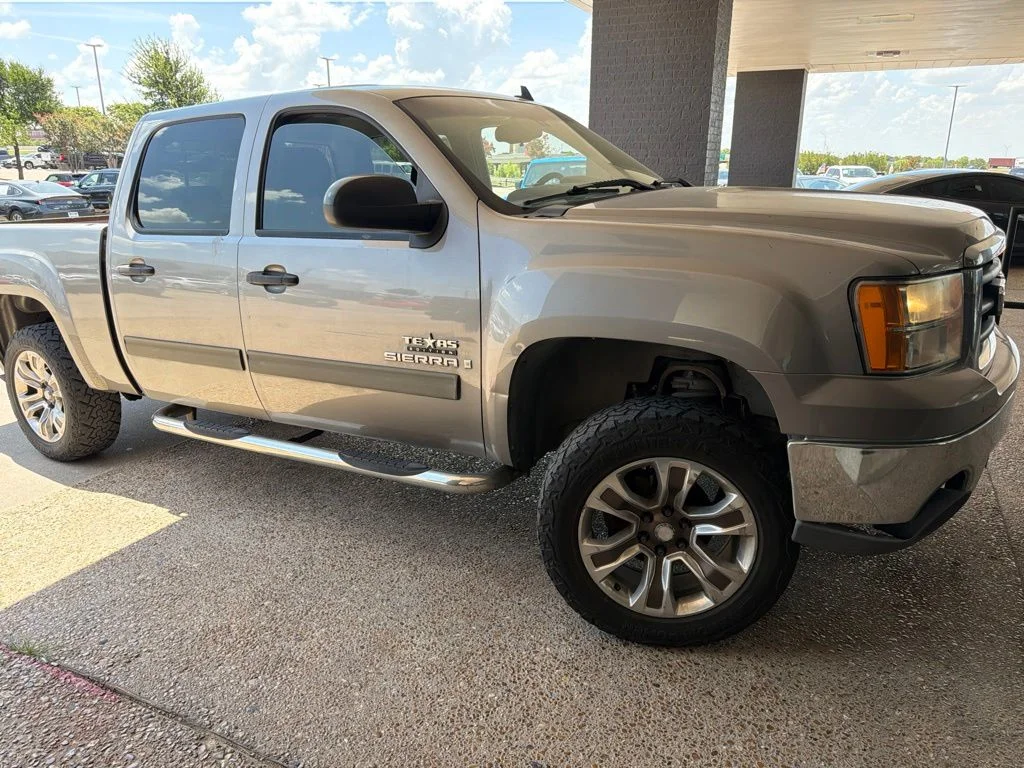 Used 2007 Gray GMC SL image 4