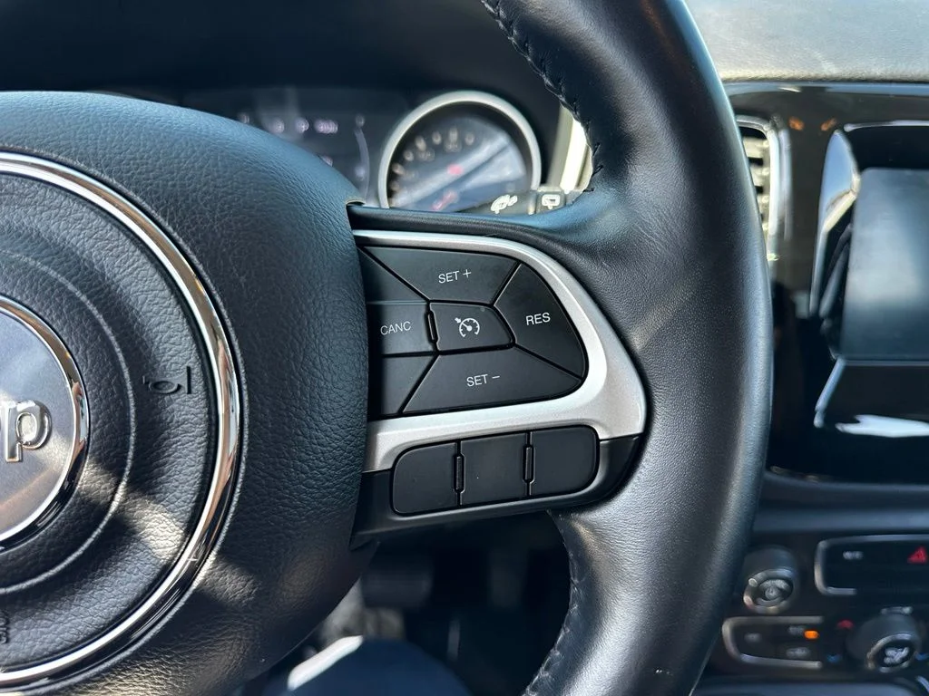 Used 2019 Gray Jeep Latitude image 27