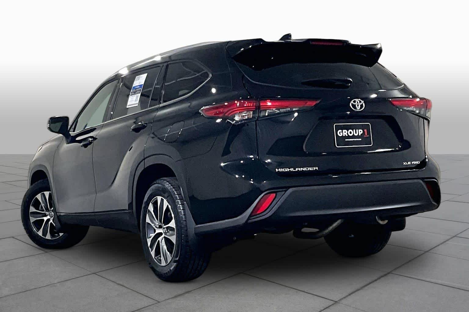 Used 2022 Midnight Black Metallic Toyota XLE image 19