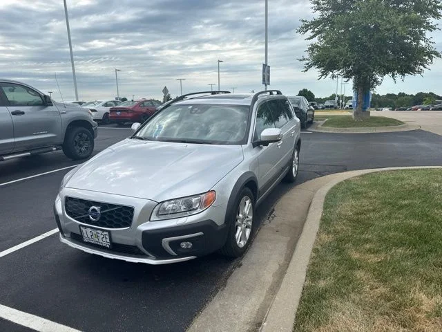 Used 2016 White Volvo T5 Platinum image 2
