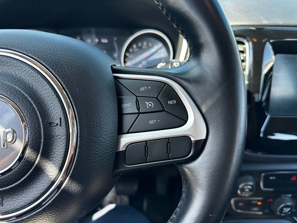 Used 2019 Gray Jeep Latitude image 27