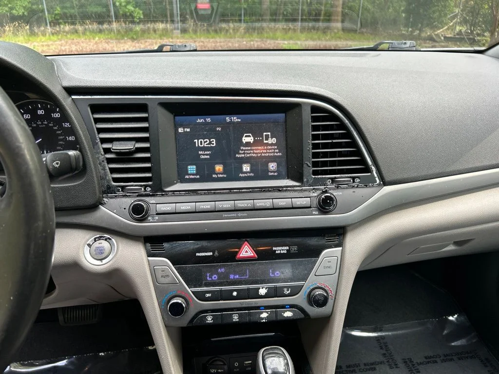 Used 2017 White Hyundai Eco image 19