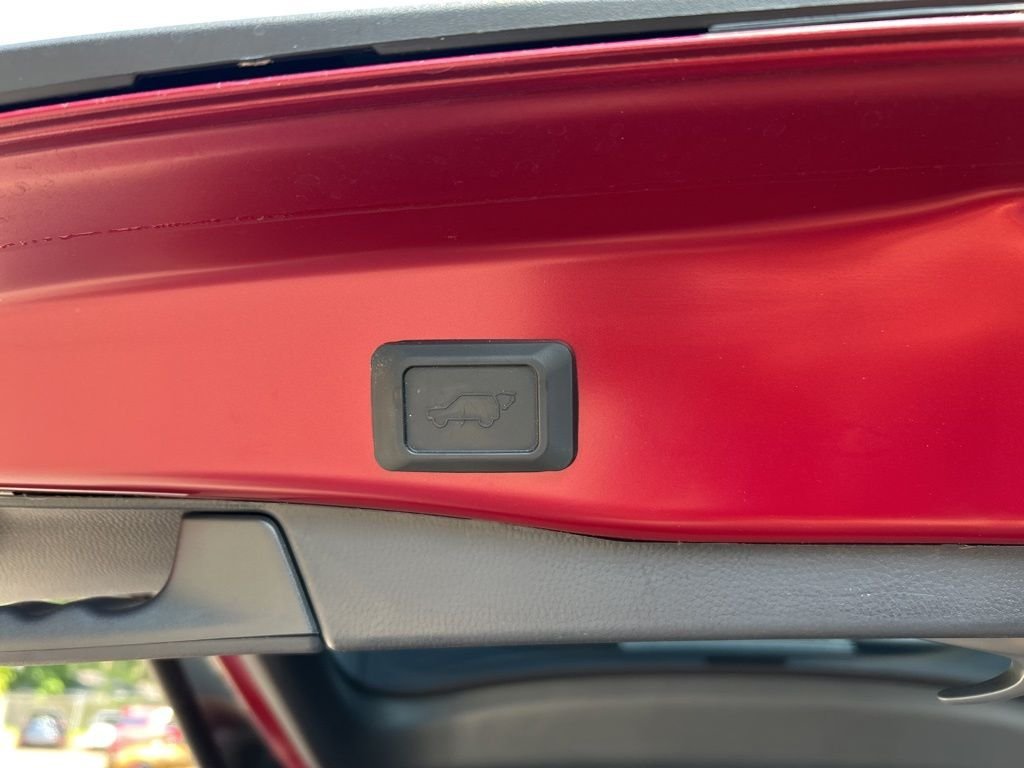 Used 2022 Red Toyota XLE Premium image 31
