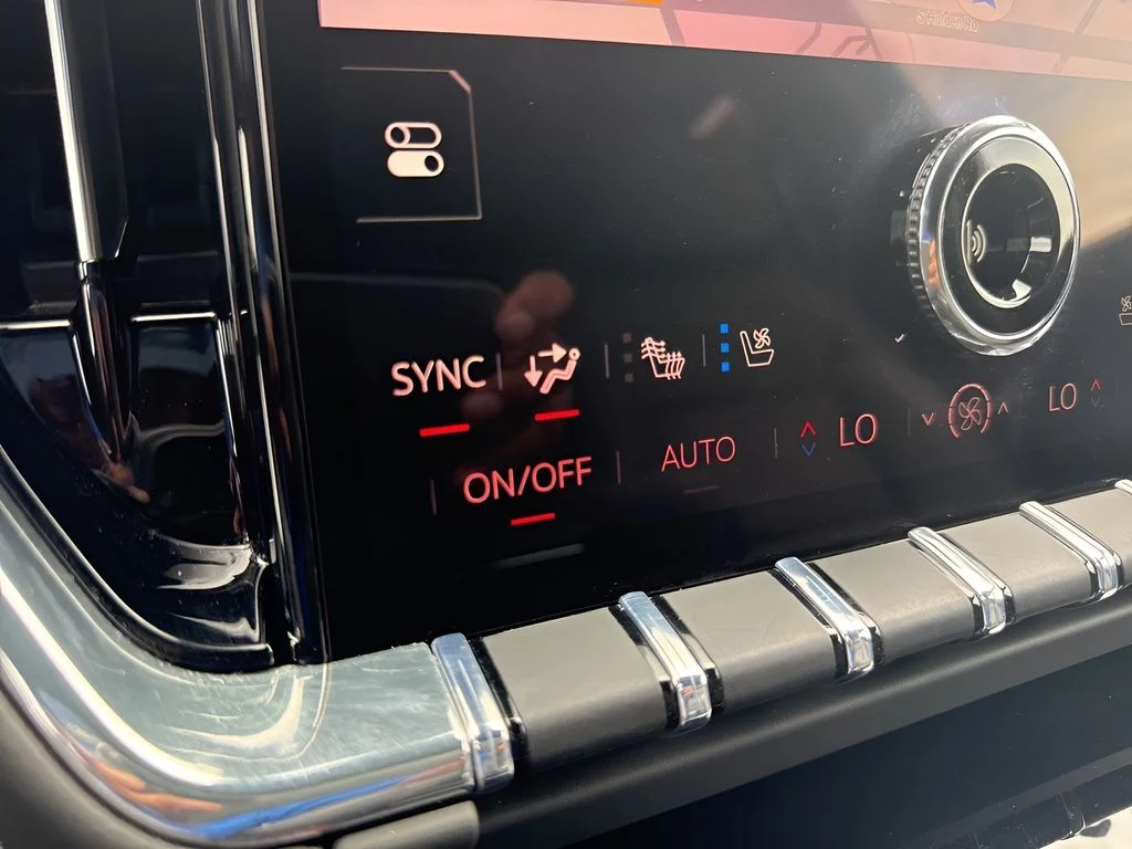 Used 2025 Silver GMC Denali image 31