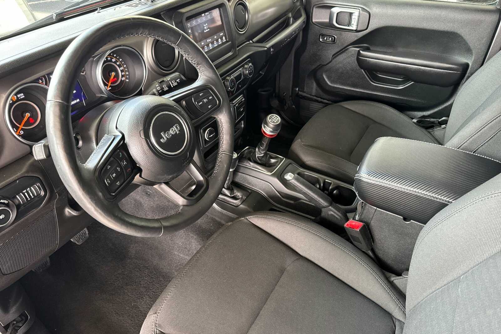 Used 2019 Gray Jeep Sport S image 10
