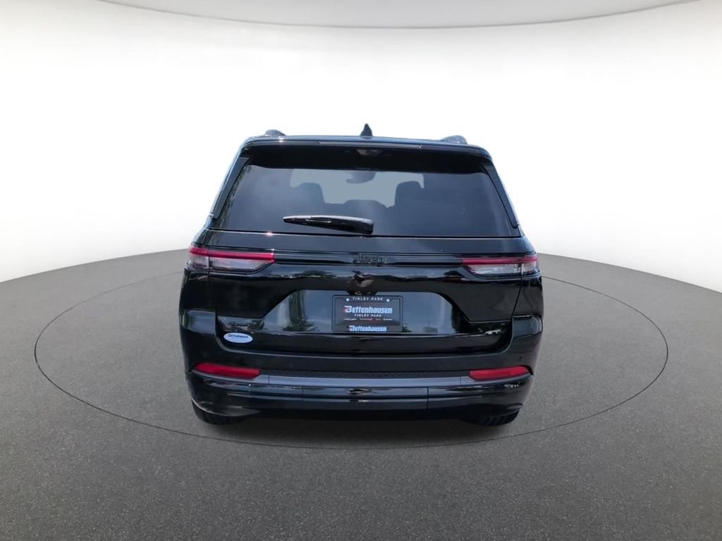 New 2026 Diamond Black Crystal Pearl-Coat Exterior Paint Jeep Limited Reserve image 6