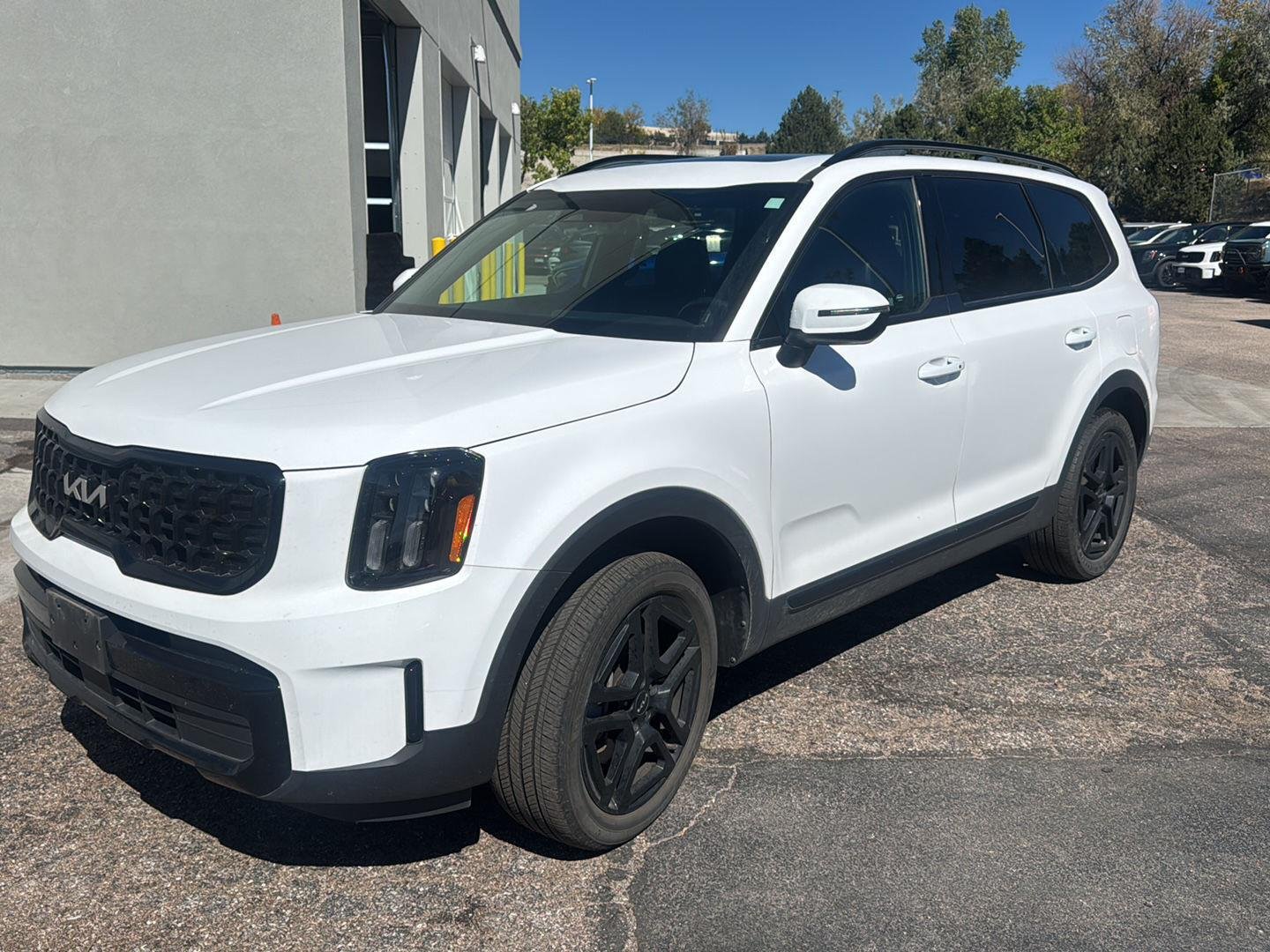 Used 2024 Glacial White Pearl Kia EX X-Line image 1