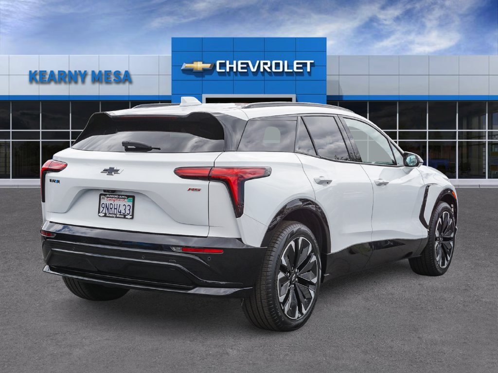 Used 2024 Summit White Chevrolet RS image 6