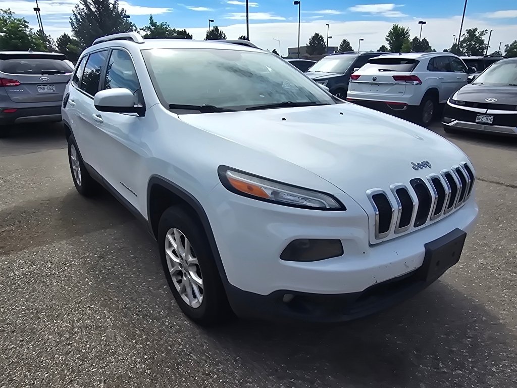 Used 2015 Bright White Clearcoat Jeep Latitude image 8