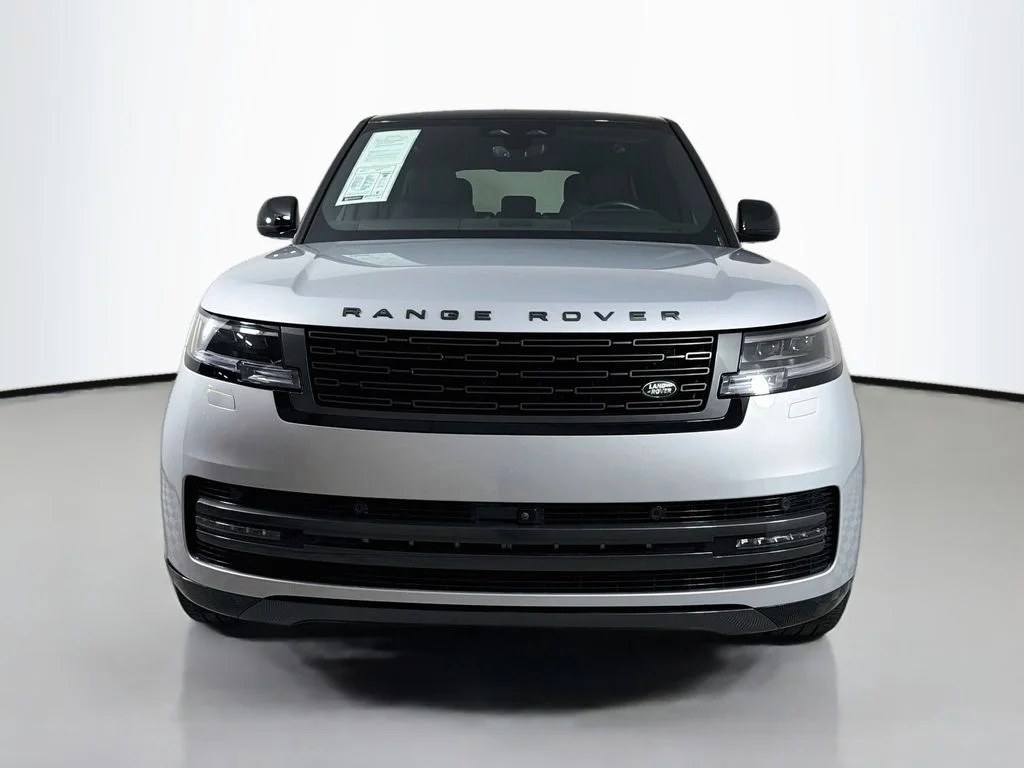 Used 2025 Silver Land Rover SE image 2