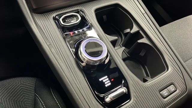 New 2026 Diamond Black Crystal Pearlcoat Jeep Laredo image 18