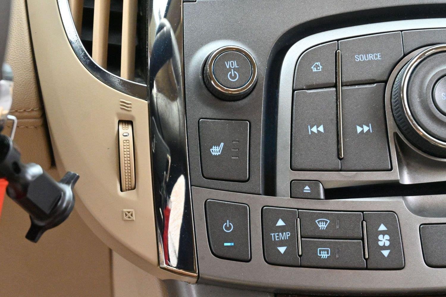 Used 2013 Summit White Buick Leather image 22