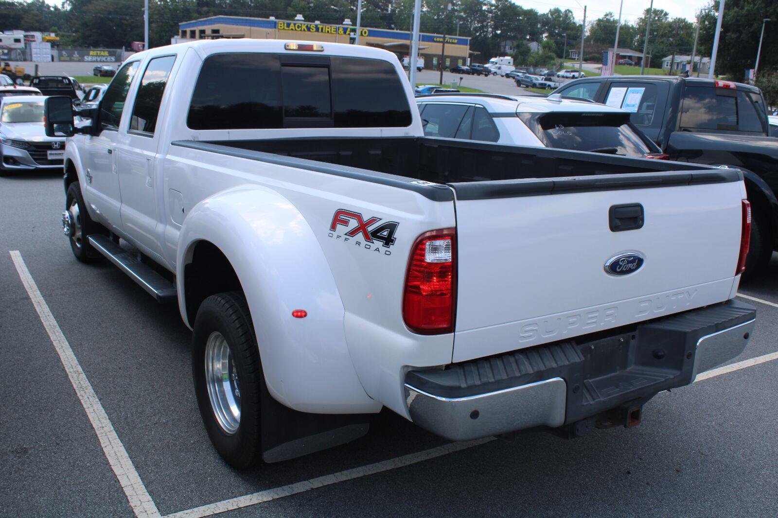 Used 2012 White Platinum Metallic Tri-Coat Ford Lariat image 8