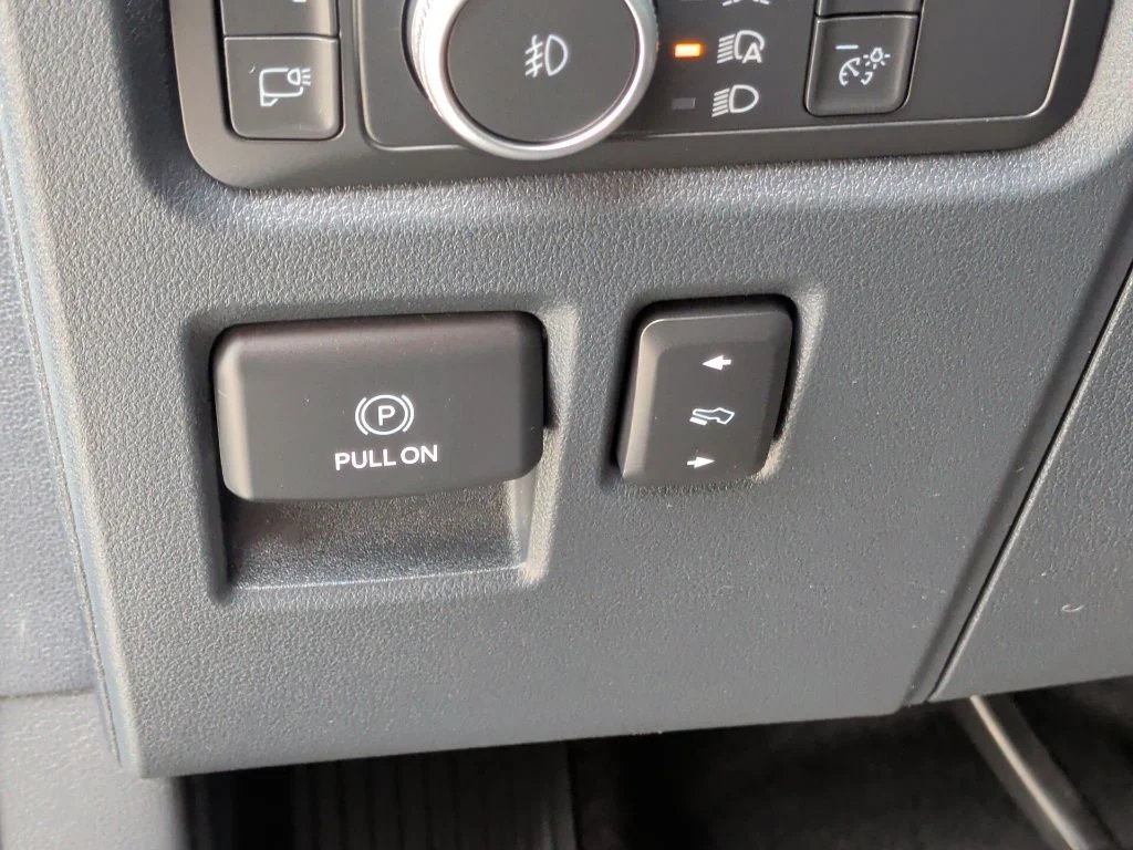 Used 2022 White Ford Platinum image 17