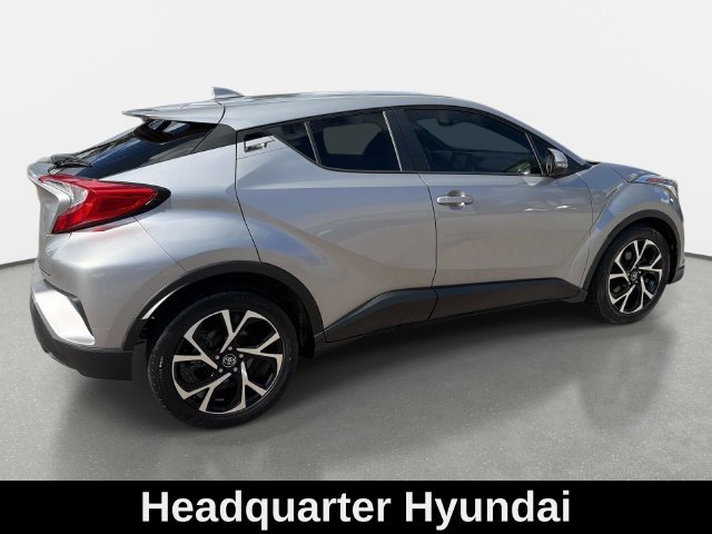 Used 2018 Silver Toyota XLE image 2