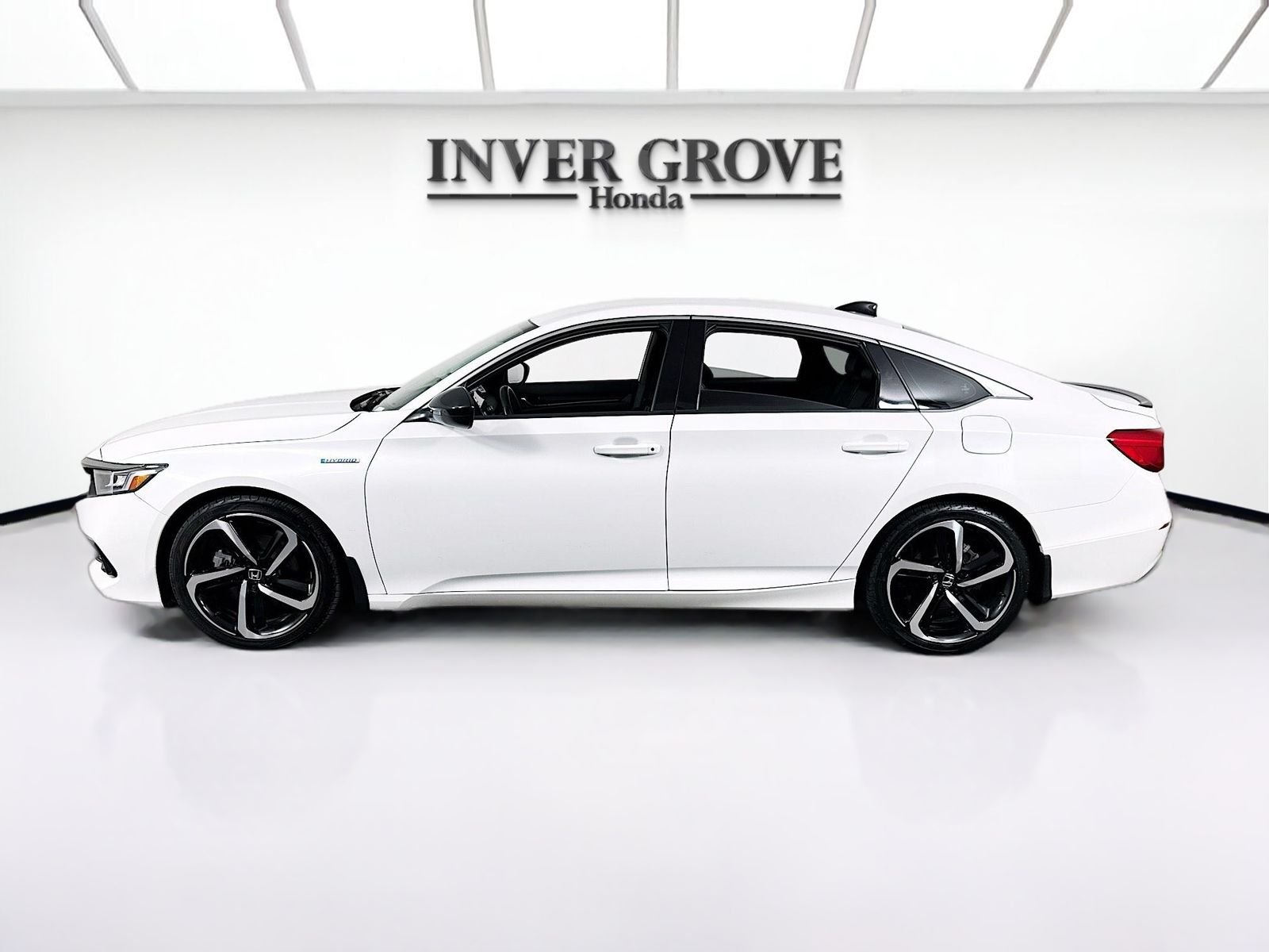 Used 2022 Platinum White Pearl Honda Sport image 8
