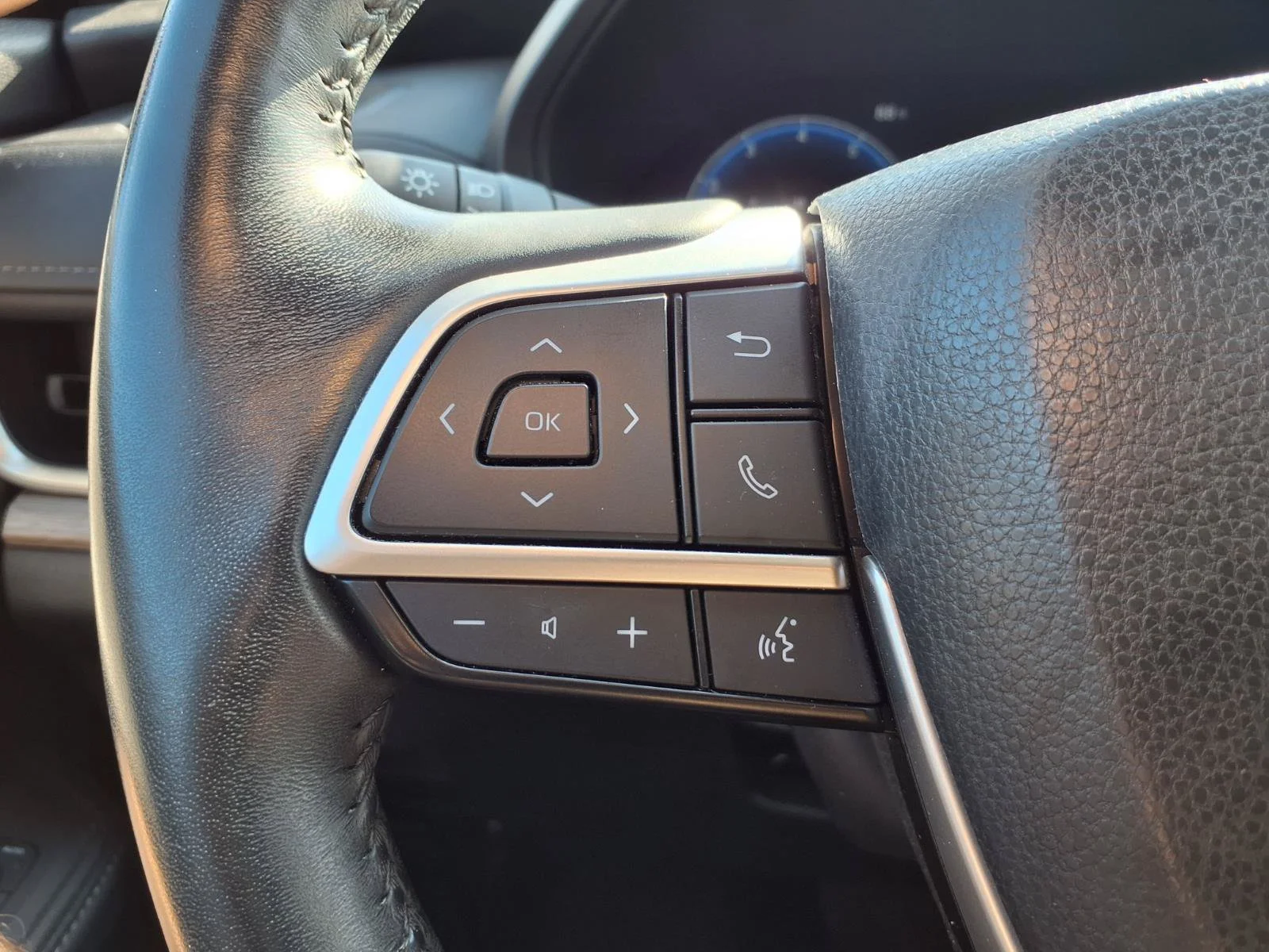 Certified Used 2024 Pearl Toyota Limited image 16