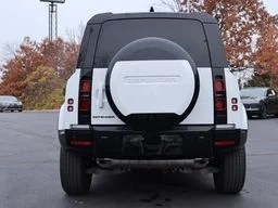 Used 2024 Fuji White Land Rover X-Dynamic SE image 3