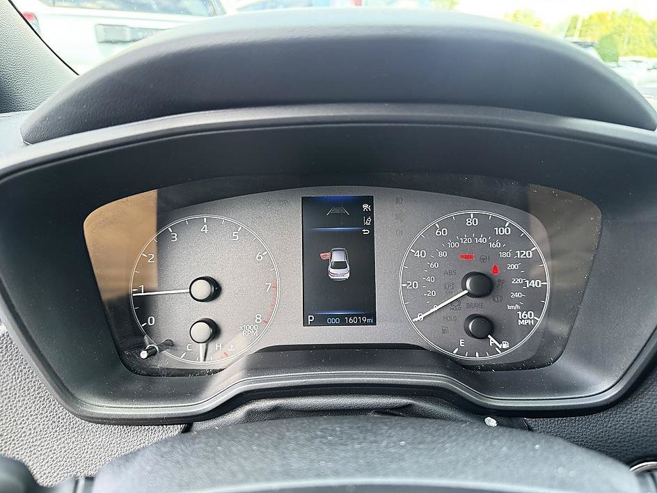 Used 2025 Ice Toyota SE image 14