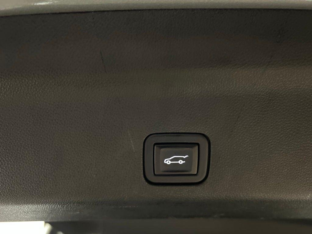 Used 2023 Sterling Metallic GMC AT4 image 9