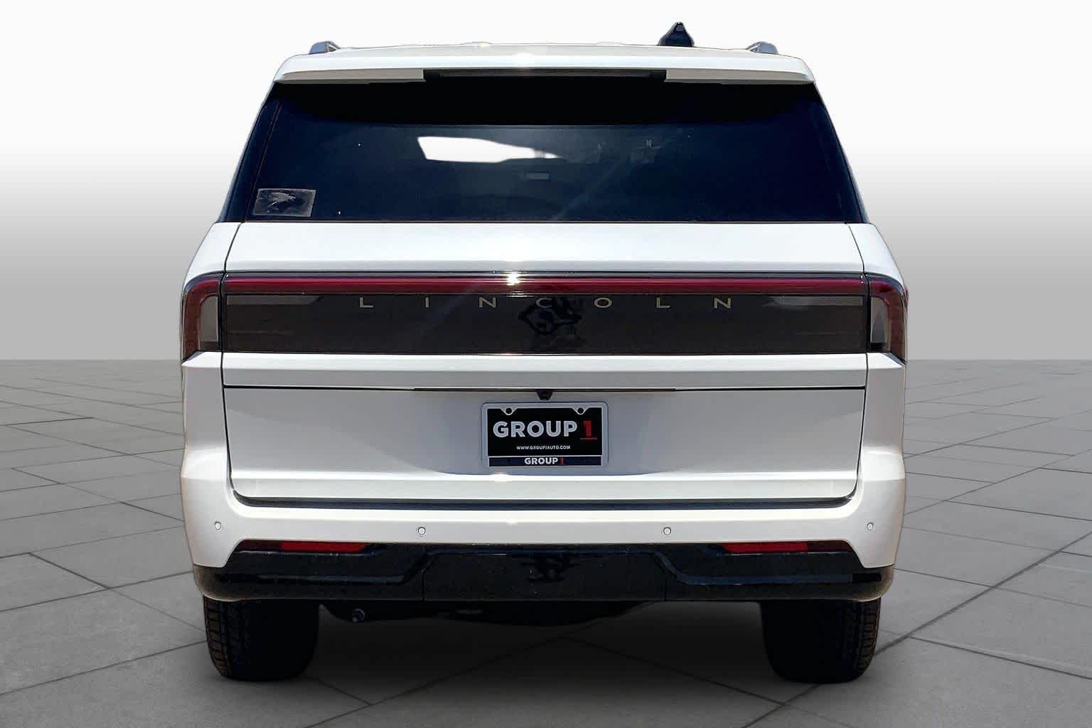 New 2026 Pristine White Metallic Tri-Coat Lincoln Reserve image 4