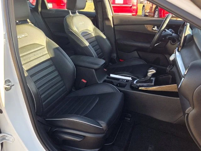 Used 2023 White Kia GT-Line image 17