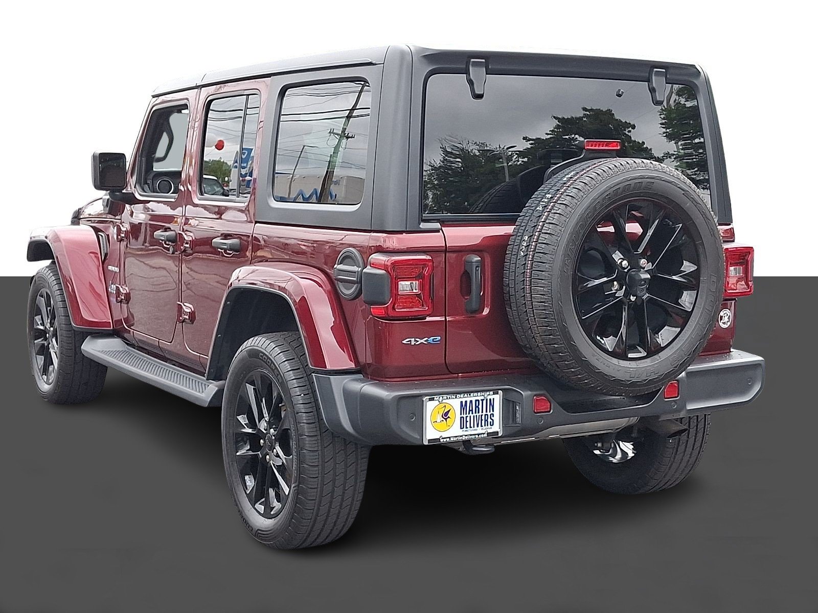 Used 2021 Snazzberry Pearlcoat Jeep Unlimited Sahara image 4