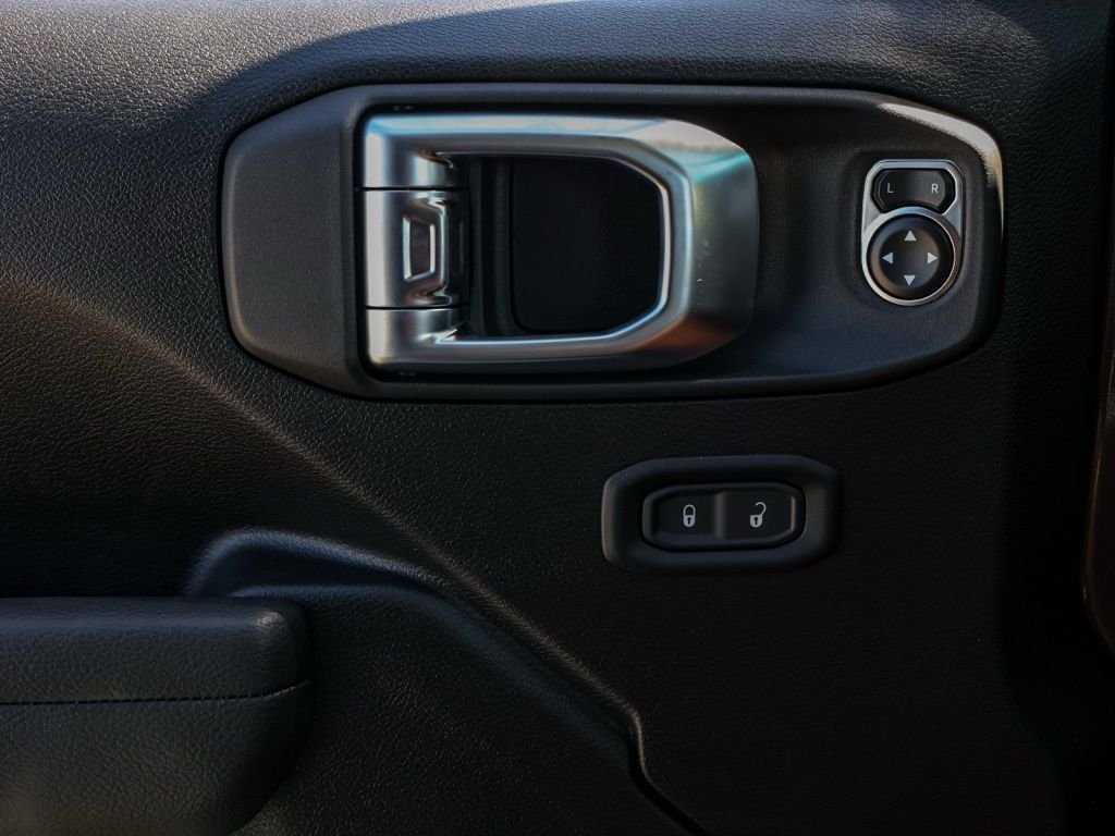 New 2026 Granite Crystal Metallic Clear-Coat Exterior Paint Jeep Sport S image 23