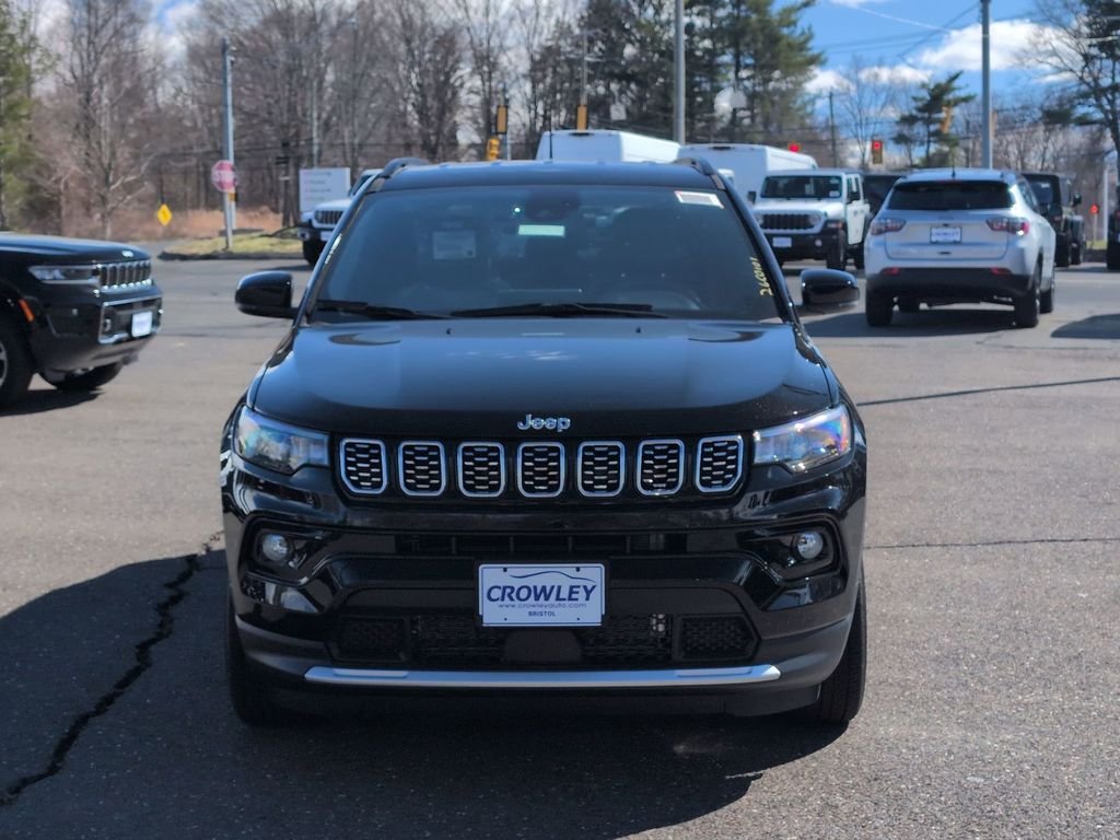 New 2026 Diamond Black Crystal Pearl-Coat Exterior Paint Jeep Limited image 8