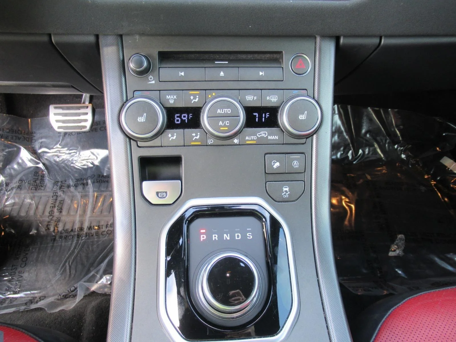 Used 2018 Santorini Black Land Rover HSE Dynamic image 20