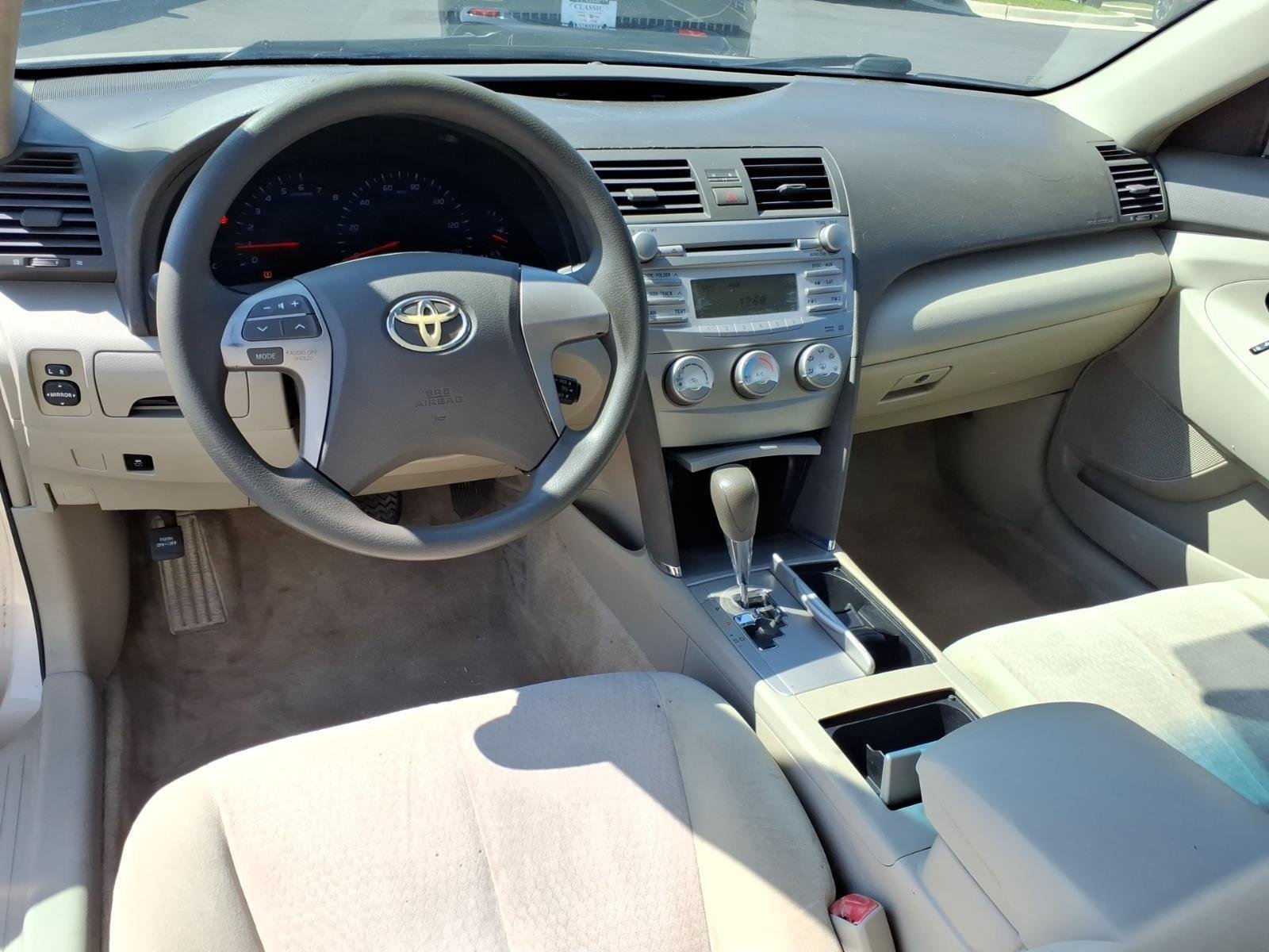 Used 2010  Toyota LE image 20