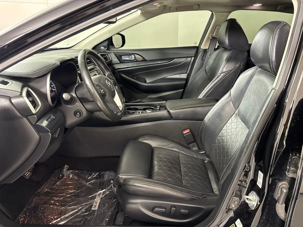 Used 2020 Black Nissan Platinum image 21